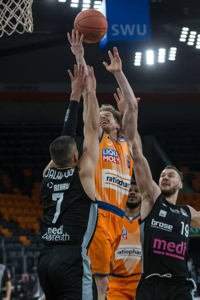 等年轻球员 等年轻球员